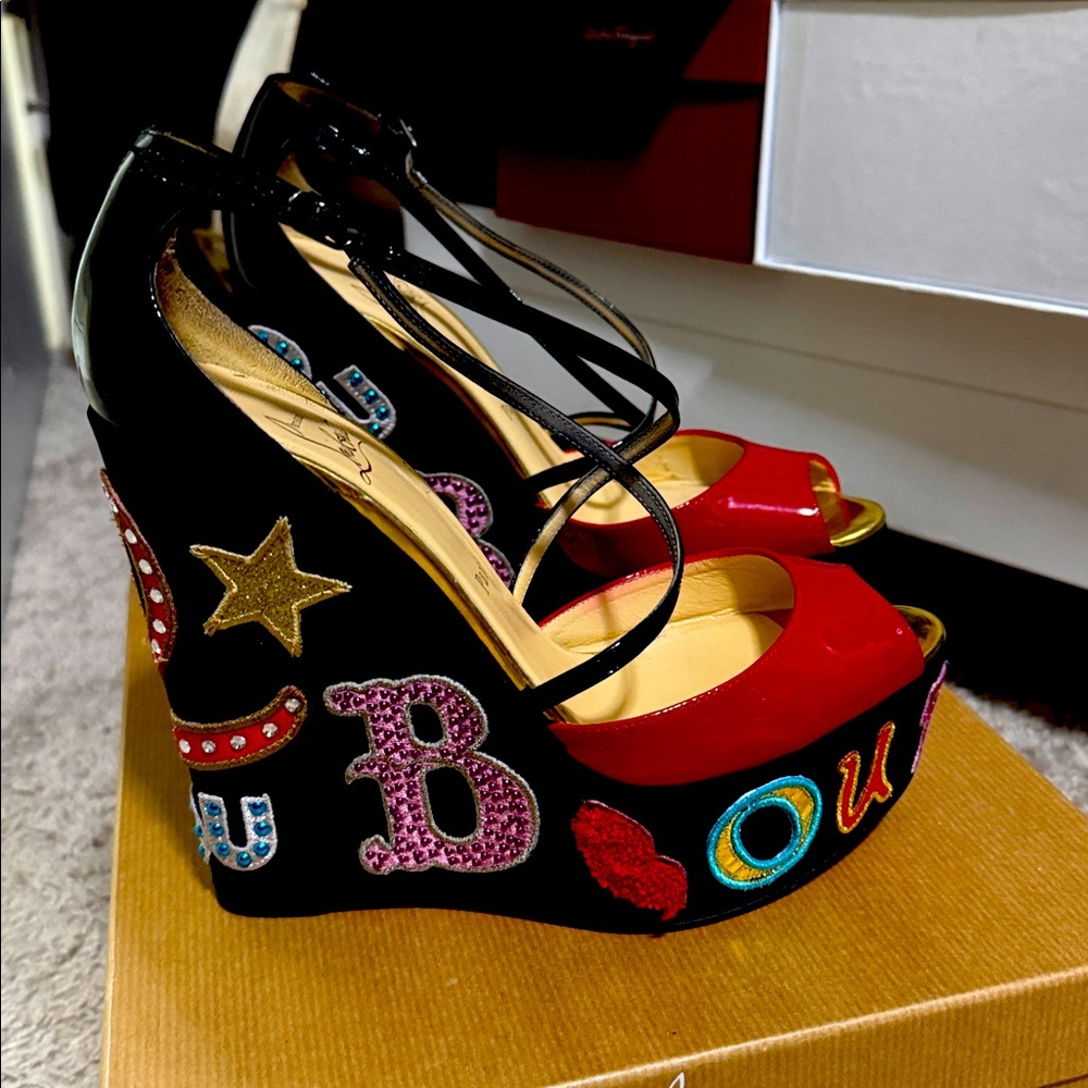 Christian Louboutin patent loubi zeppa